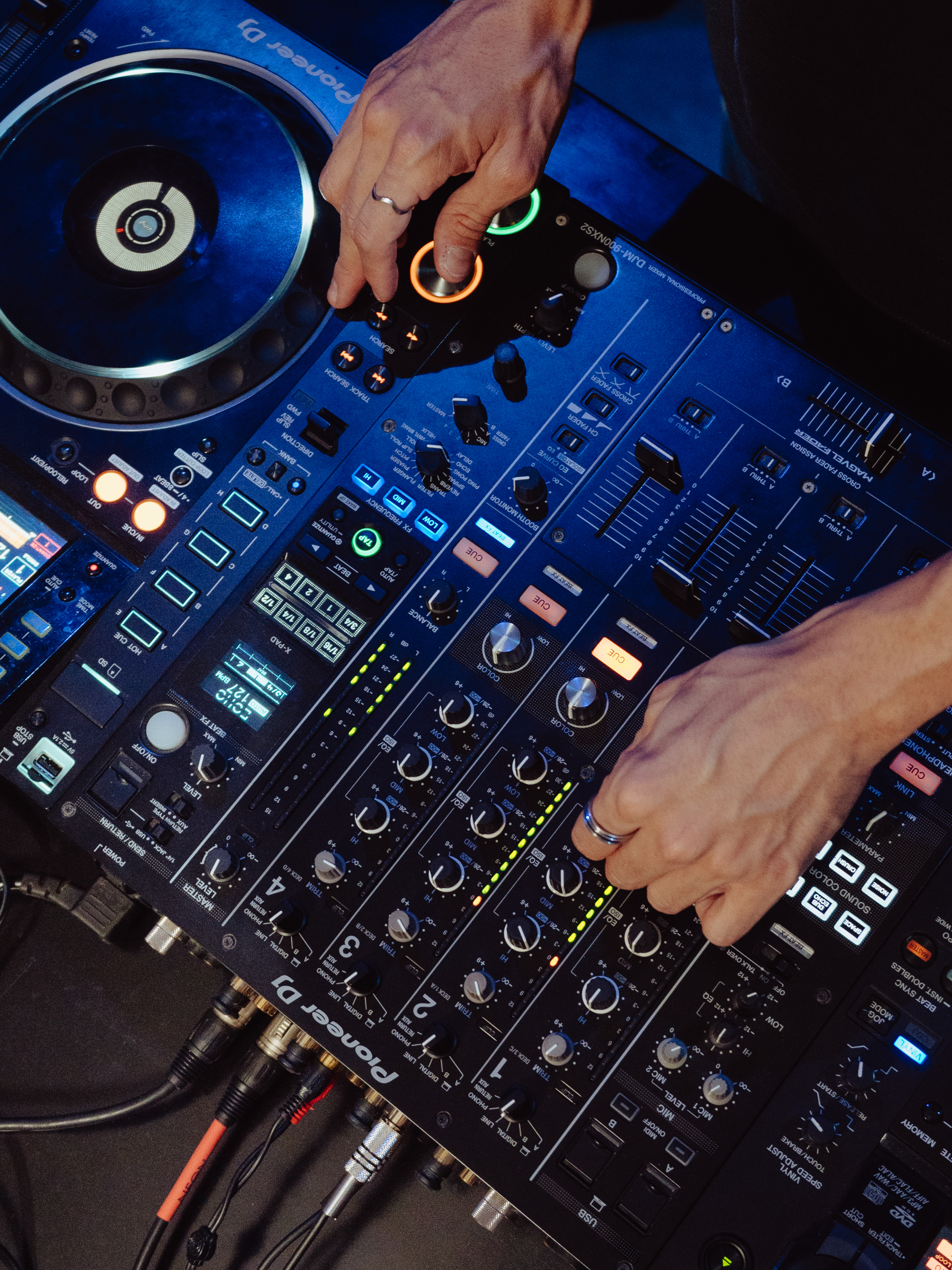 Equipamiento profesional de DJ y producción